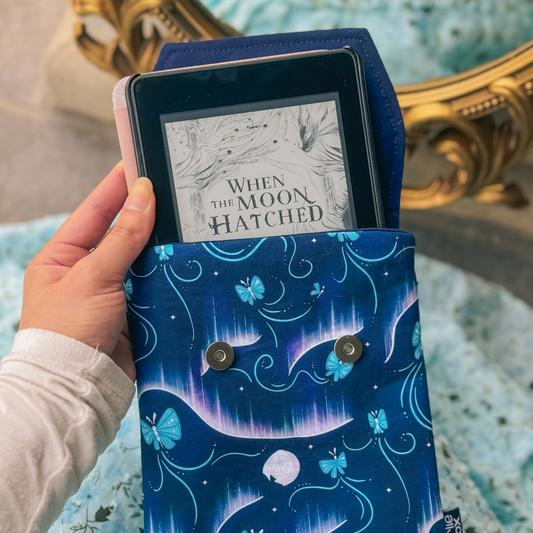 Aurora padded e-reader sleeve (When The Moon Hatched)