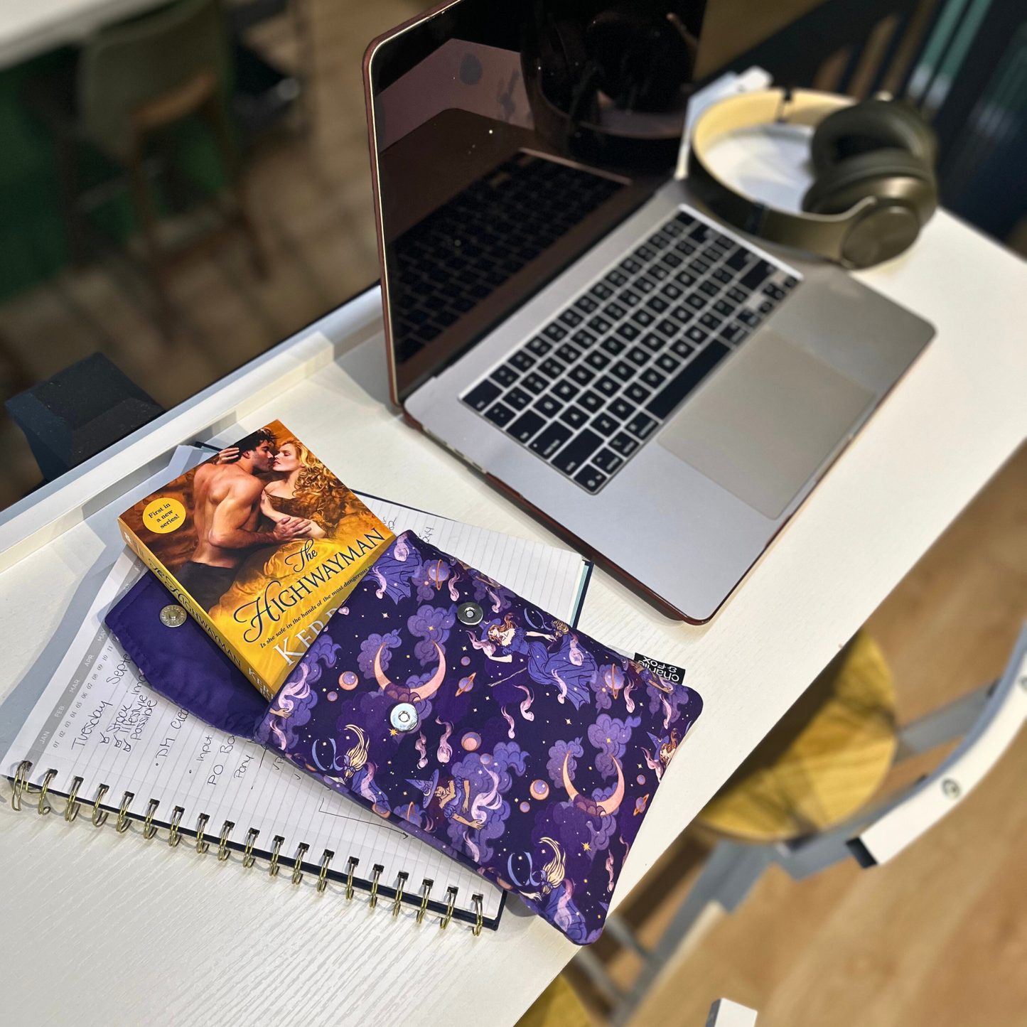 Bewitched padded e-reader sleeve