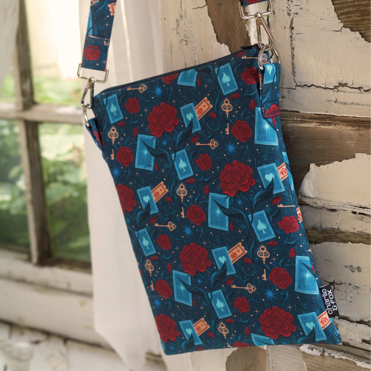 Caraval crossbody sleeve