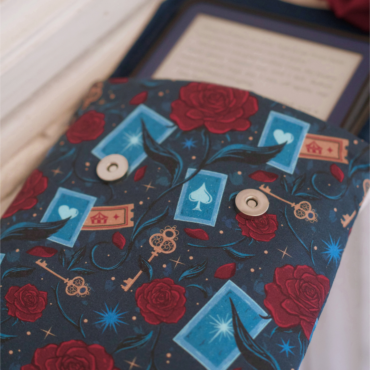 Caraval padded e-reader sleeve