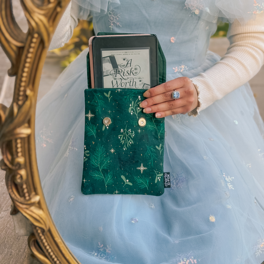 Winter Botanical padded e-reader sleeve