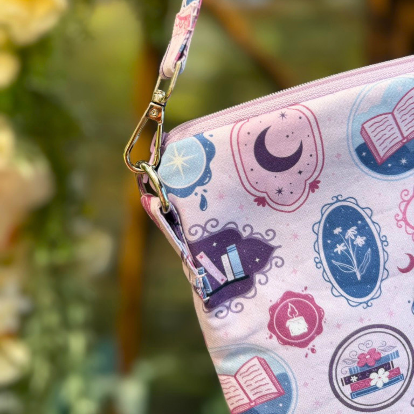 Daydreams crossbody sleeve