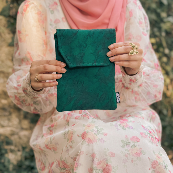Emerald Green padded e-reader sleeve