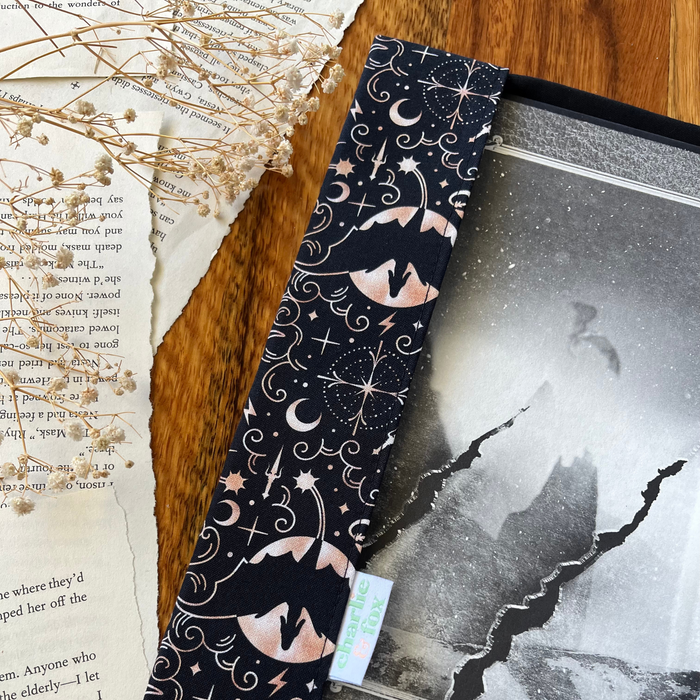 Fourth Wing fabric dust jacket - Rebecca Yarros