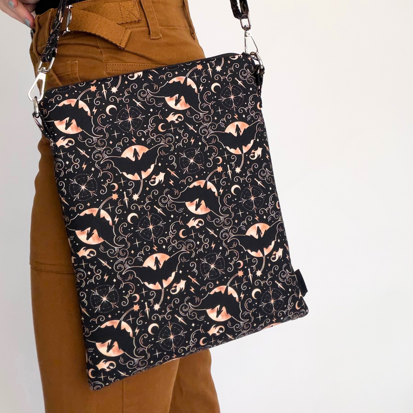 Fourth Wing crossbody sleeve - Rebecca Yarros