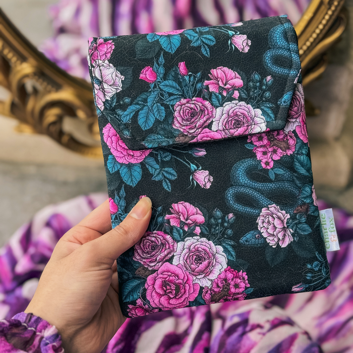 Hidden Roses padded e-reader sleeve