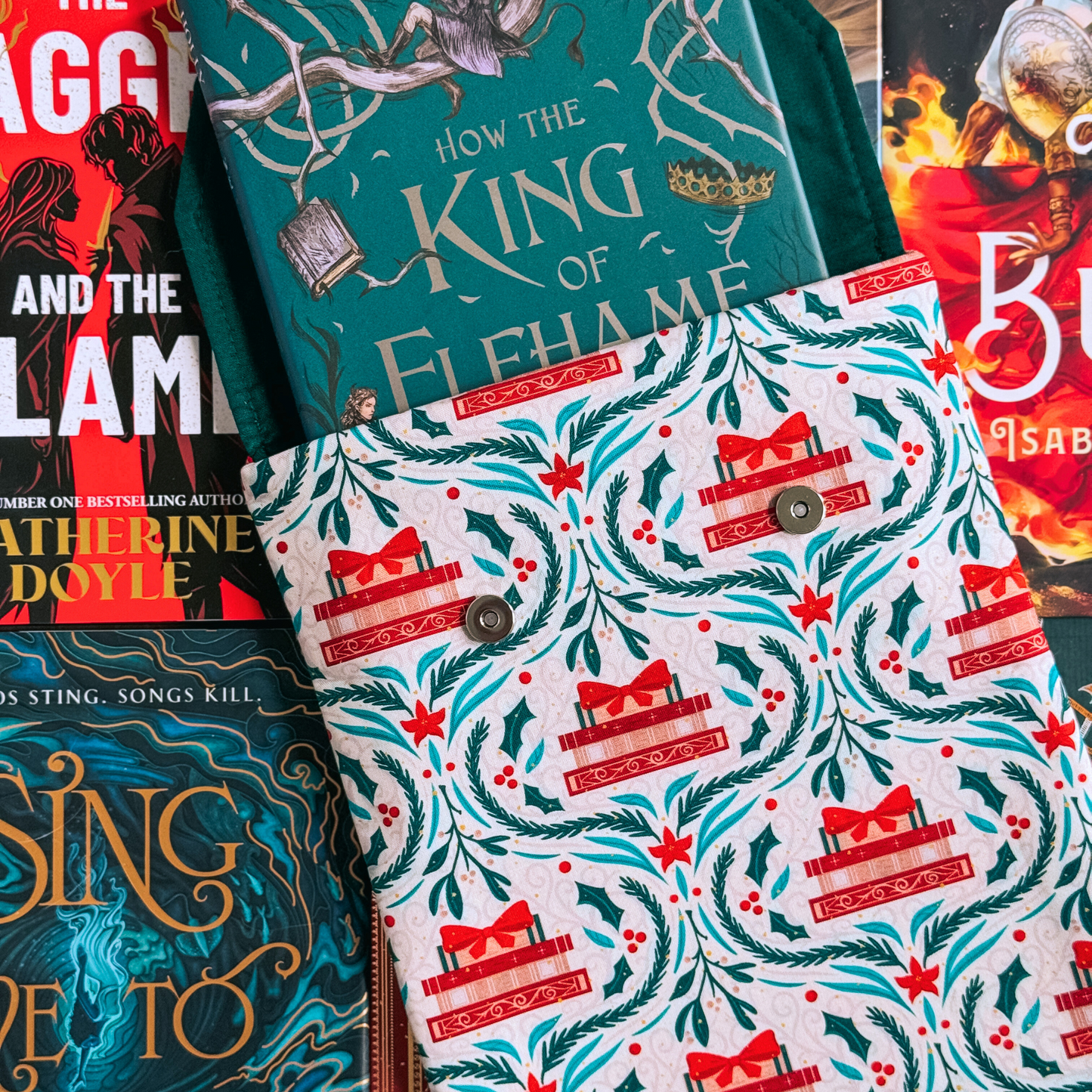 Holiday Reads padded book sleeve