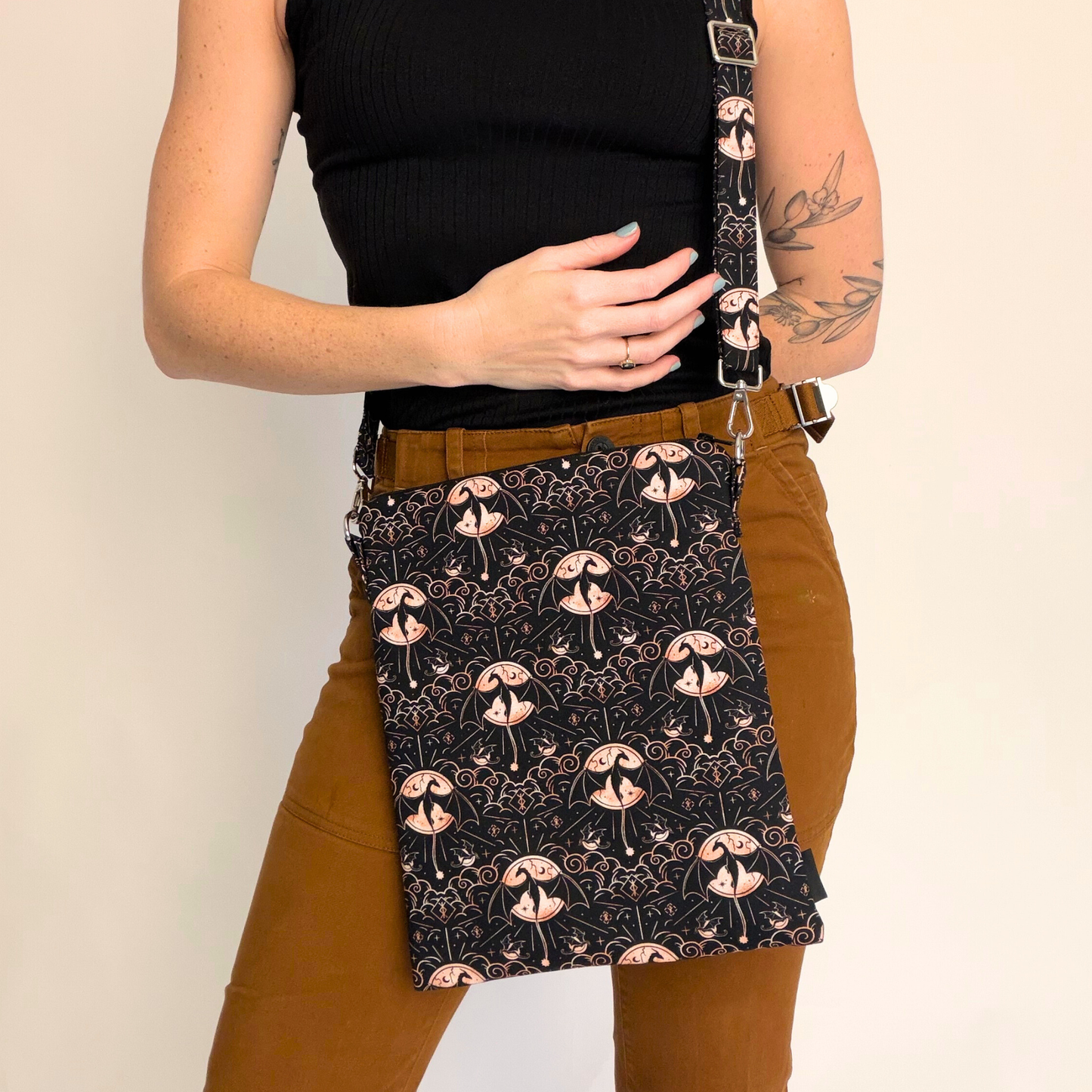 Iron Flame crossbody sleeve - Rebecca Yarros