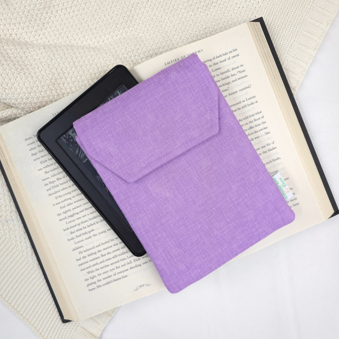 Lilac padded e-reader sleeve (limited edition)