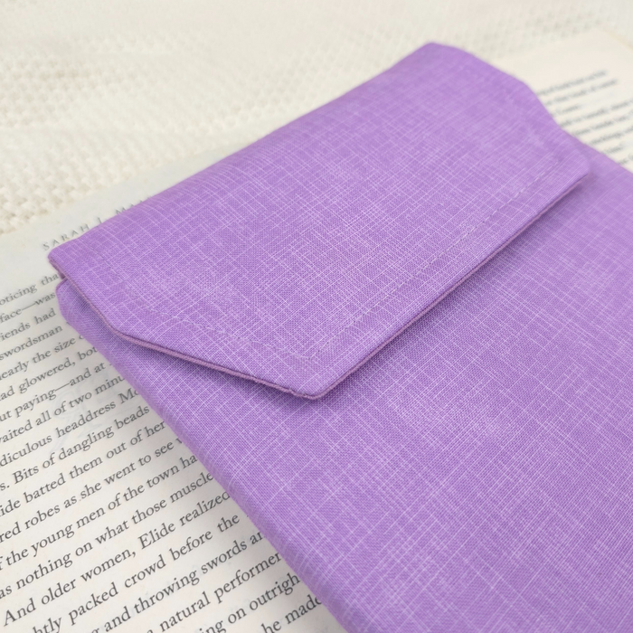 Lilac padded e-reader sleeve (limited edition)