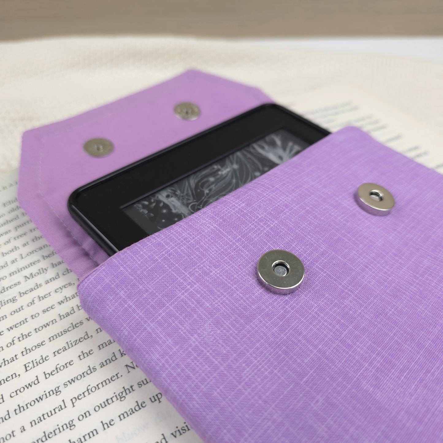 Lilac padded e-reader sleeve (limited edition)