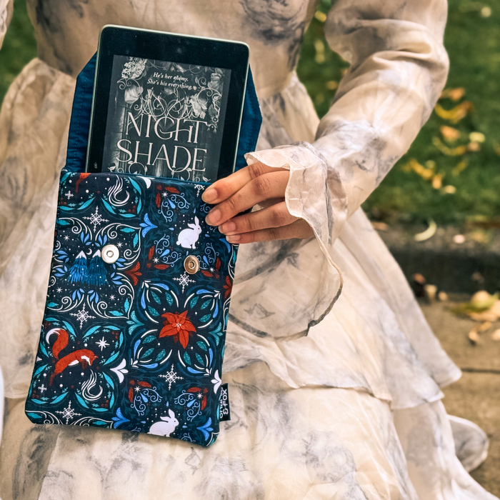Midnight Winter Fox padded e-reader sleeve