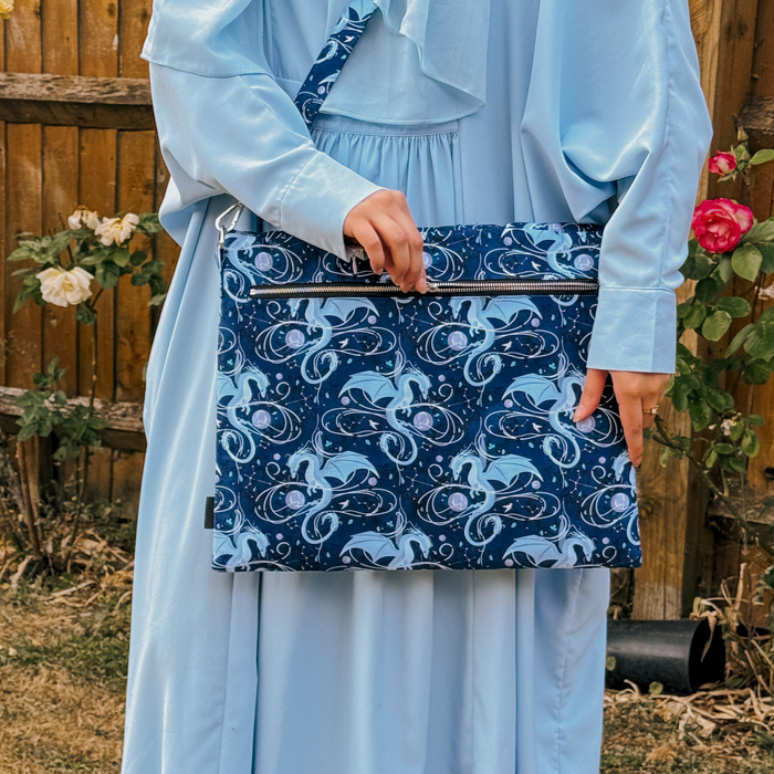 Moonplume satchel (When The Moon Hatched - Sarah A. Parker)