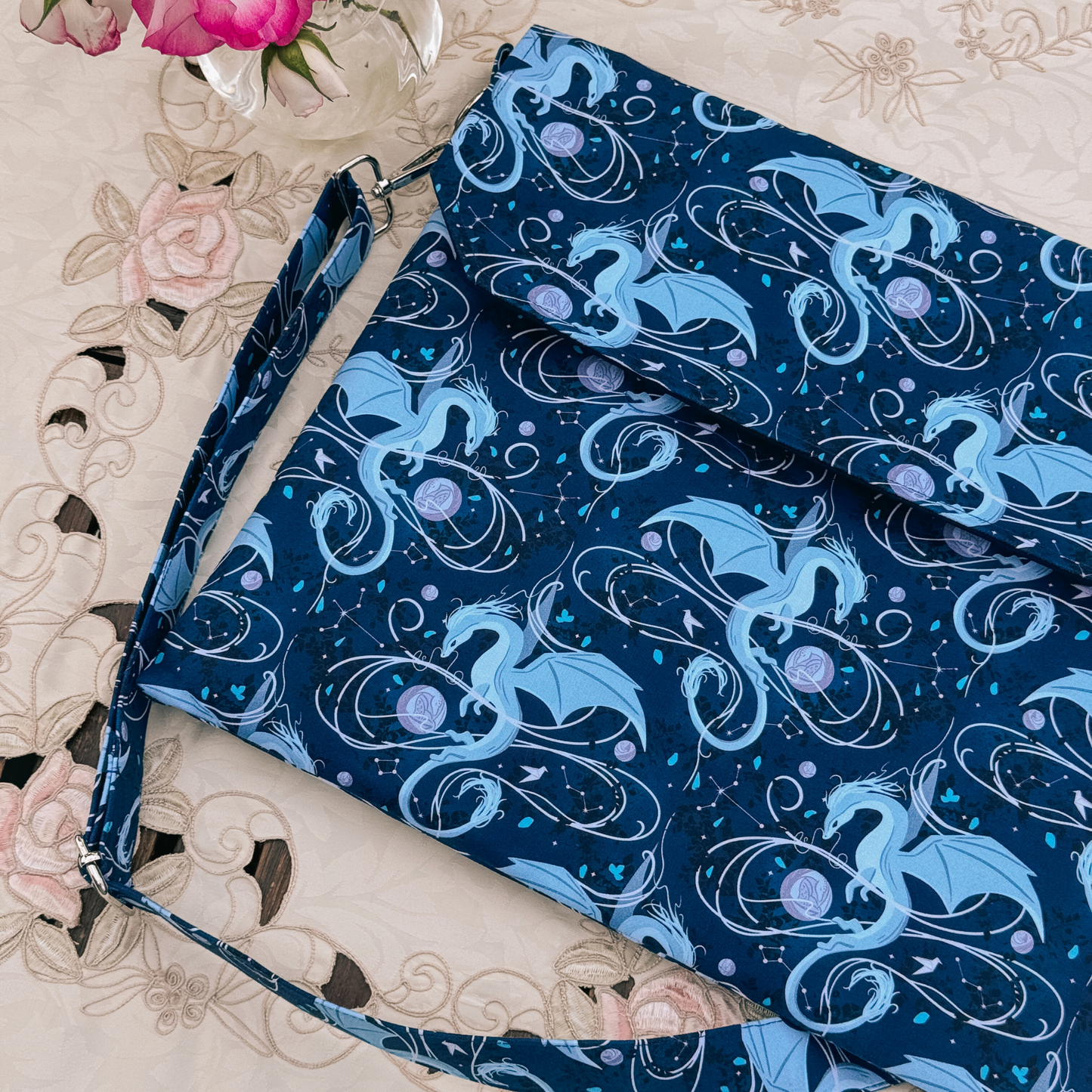 Moonplume satchel (When The Moon Hatched - Sarah A. Parker)