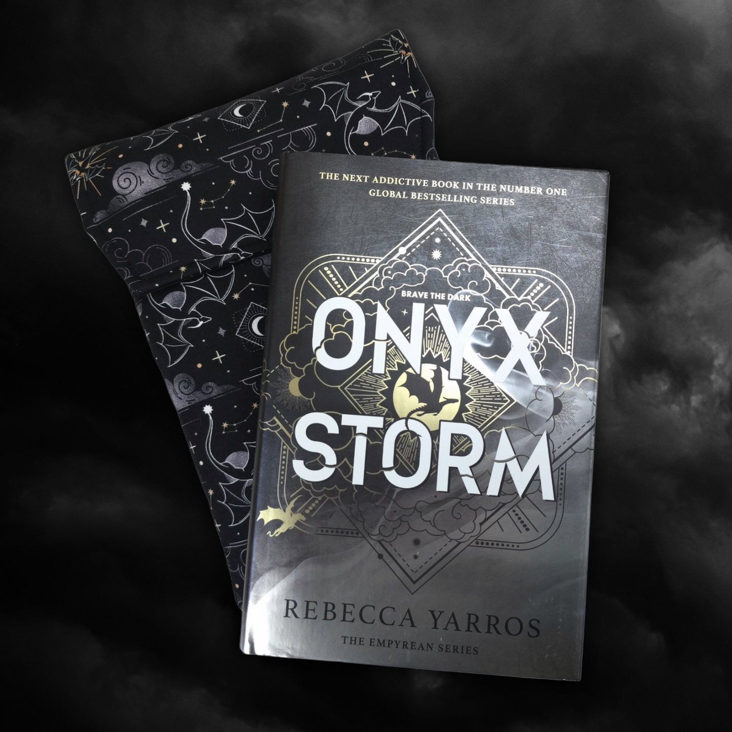 Onyx Storm padded book sleeve - Rebecca Yarros