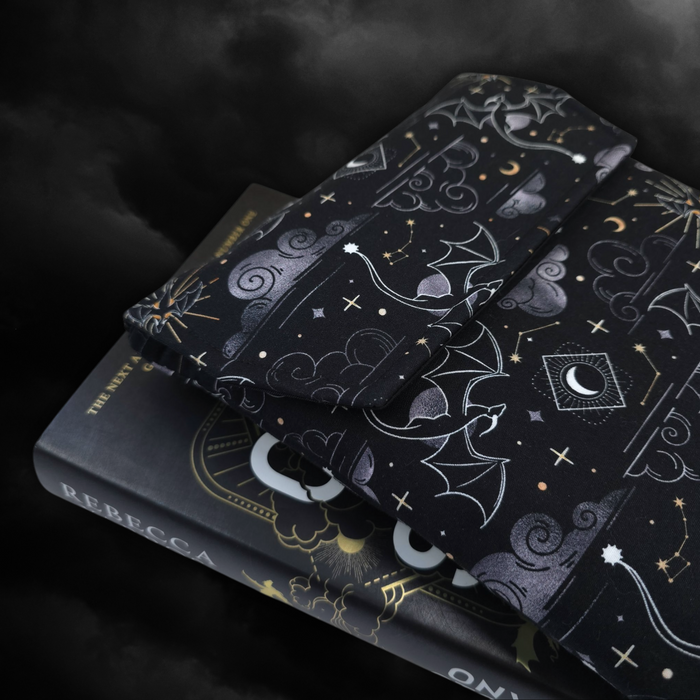 Onyx Storm padded book sleeve - Rebecca Yarros