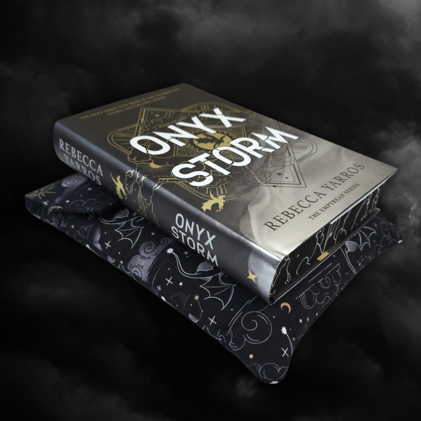Onyx Storm padded book sleeve - Rebecca Yarros