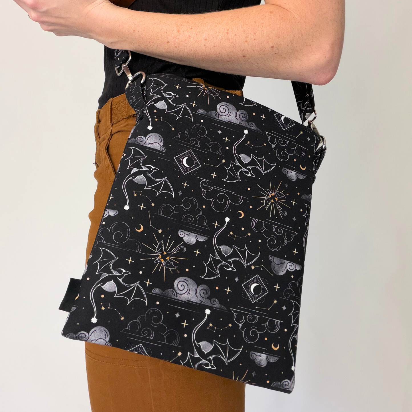 Onyx Storm crossbody sleeve - Rebecca Yarros