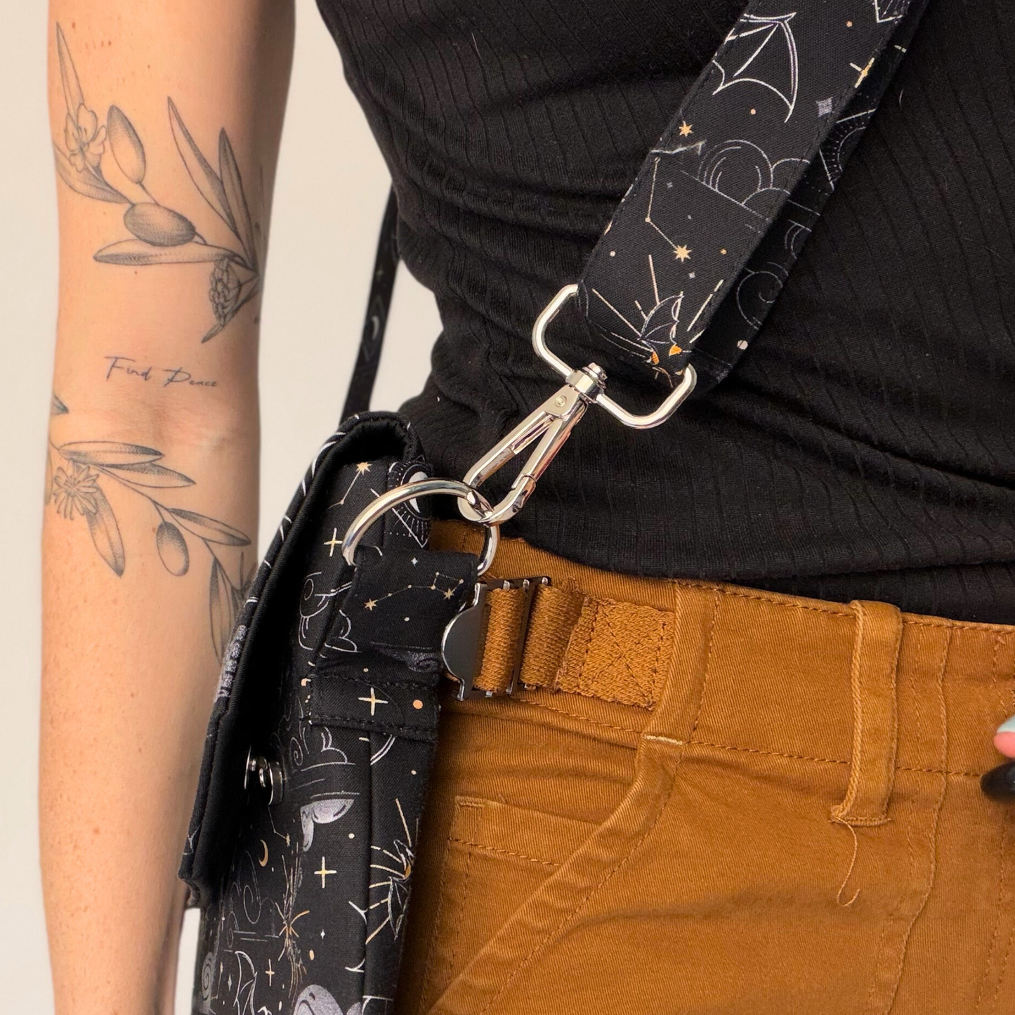 Onyx Storm crossbody sleeve - Rebecca Yarros