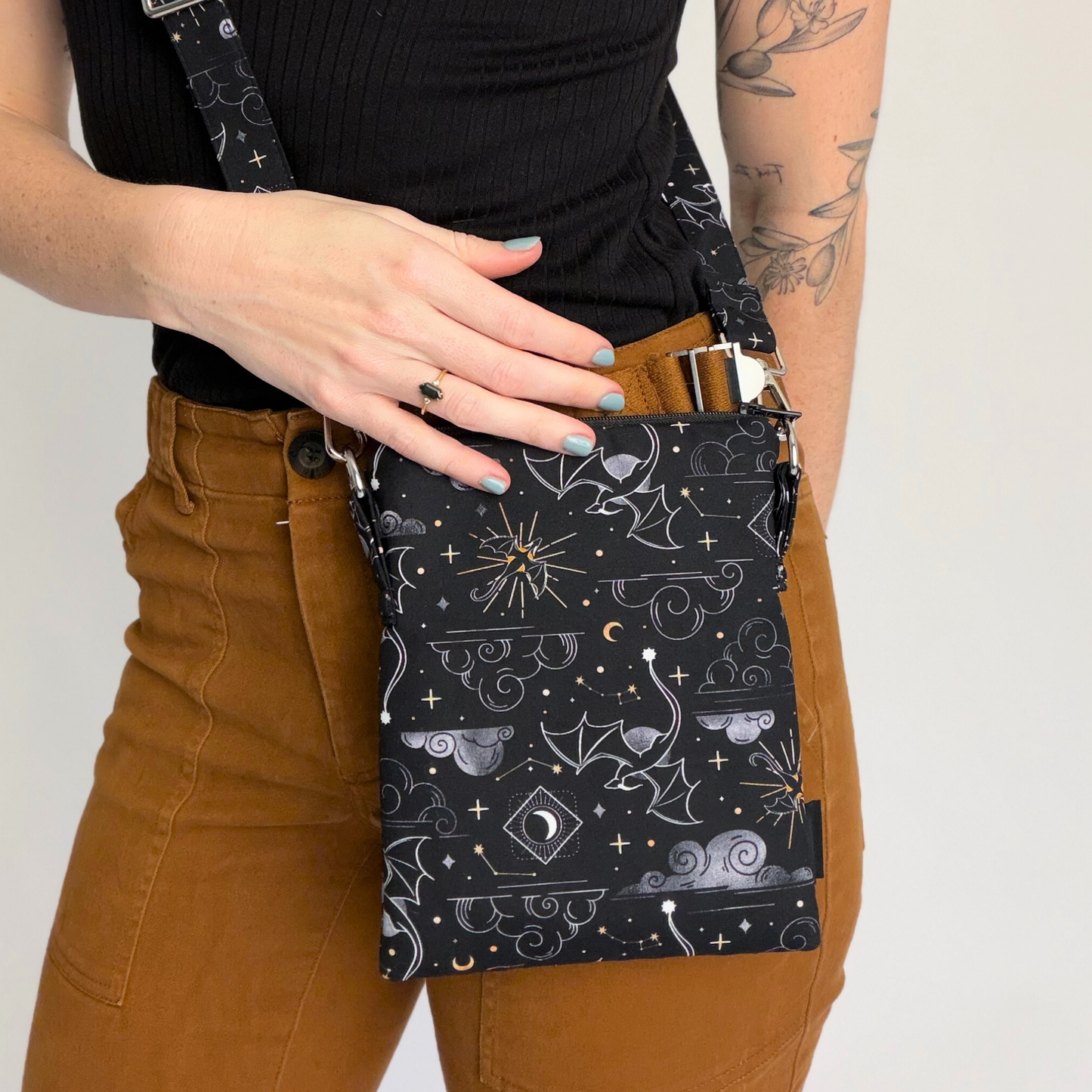 Onyx Storm crossbody sleeve - Rebecca Yarros