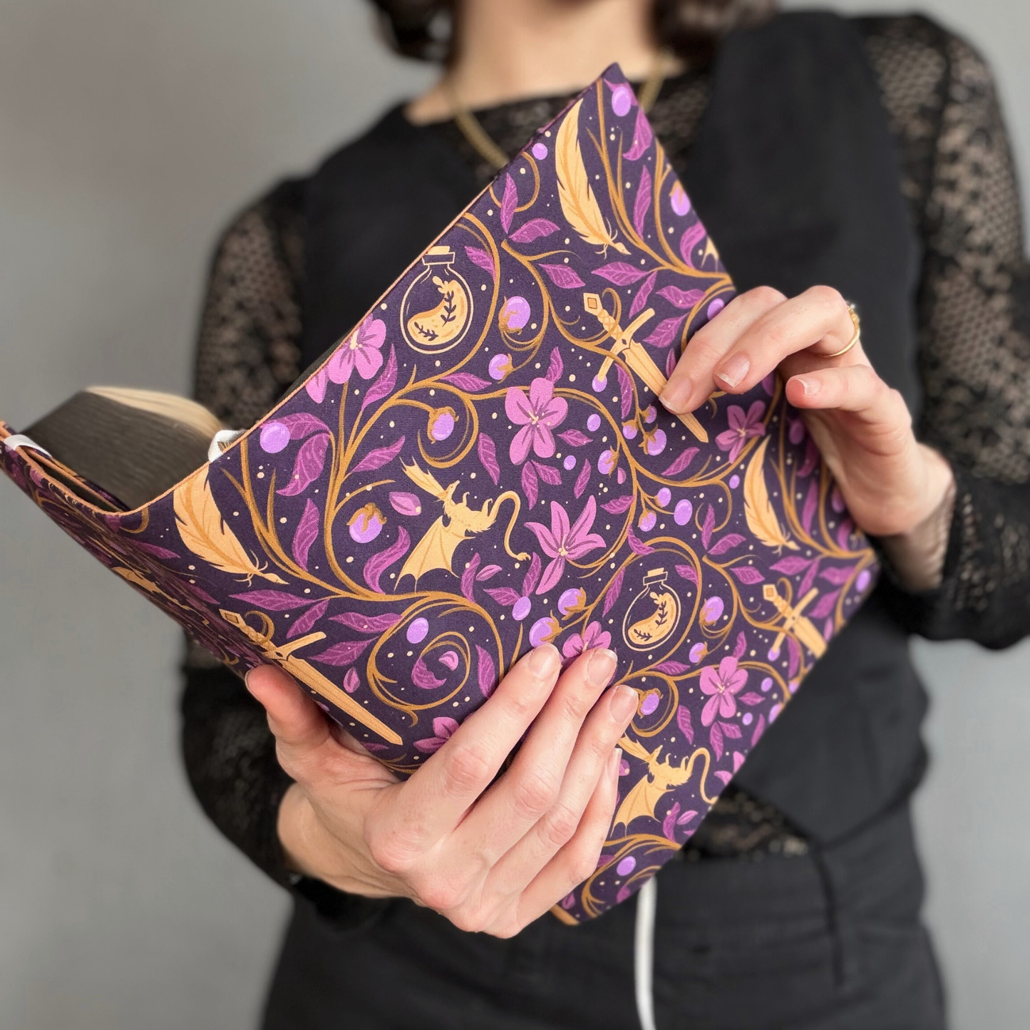 Fourth Wing Quadrants fabric dust jacket - Rebecca Yarros
