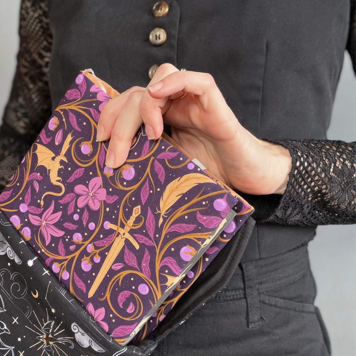 Fourth Wing Quadrants fabric dust jacket - Rebecca Yarros