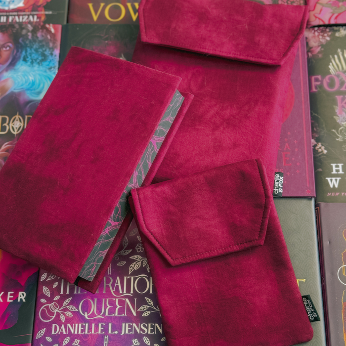 Red Wine padded book sleeve