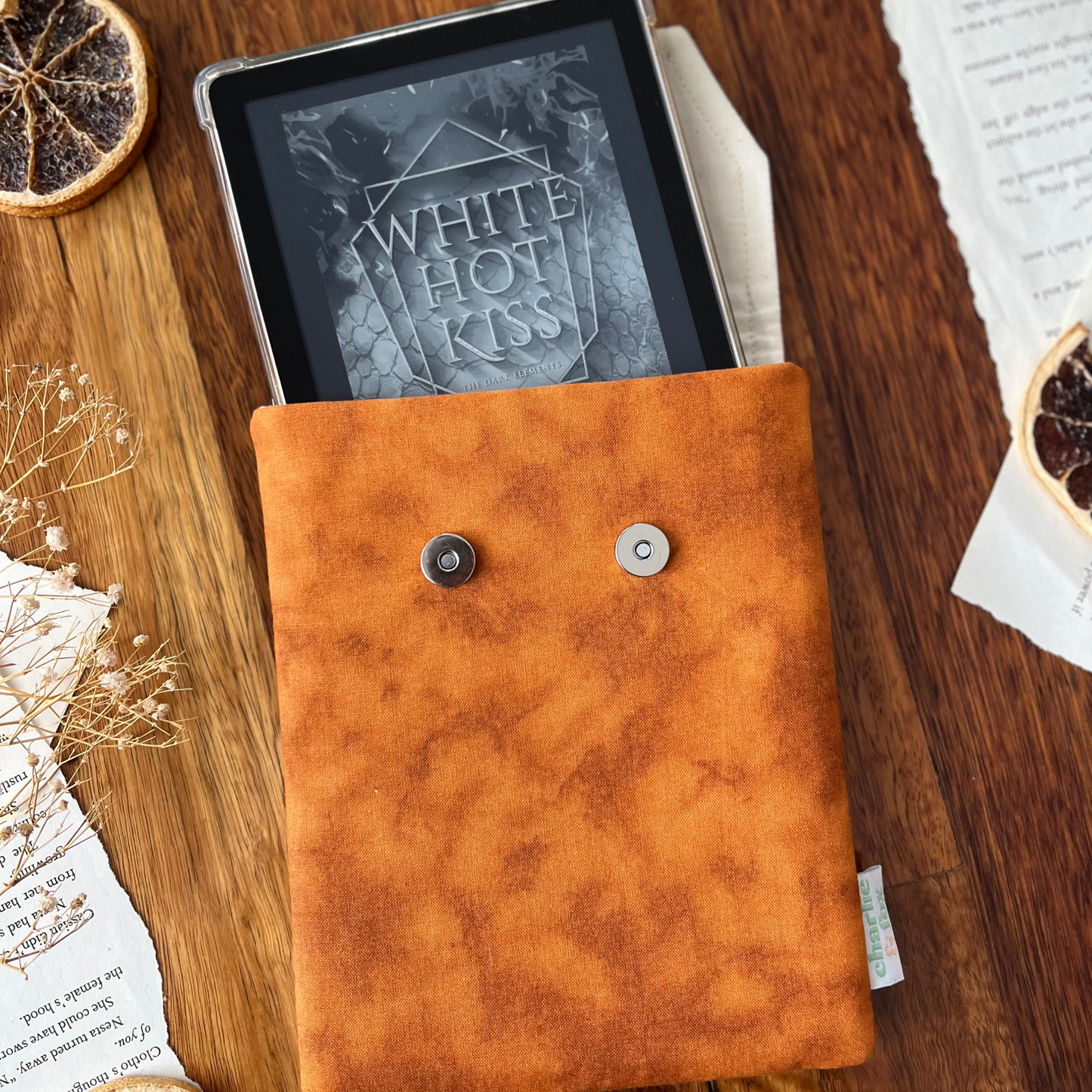 Caramel Latte padded e-reader sleeve
