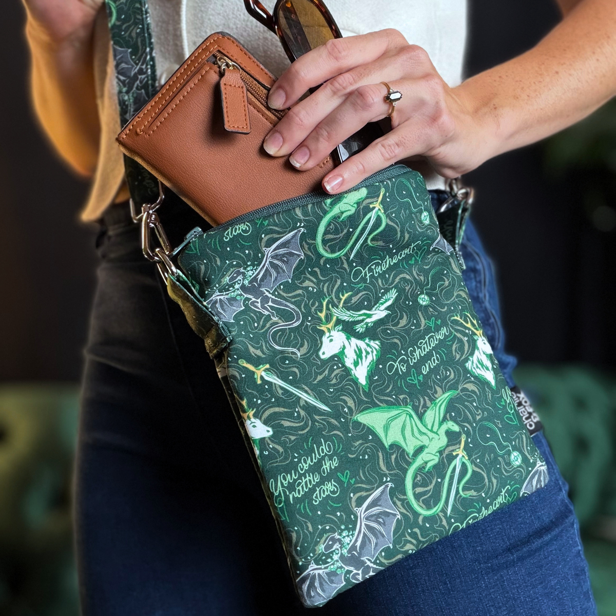 Throne of Glass crossbody sleeve