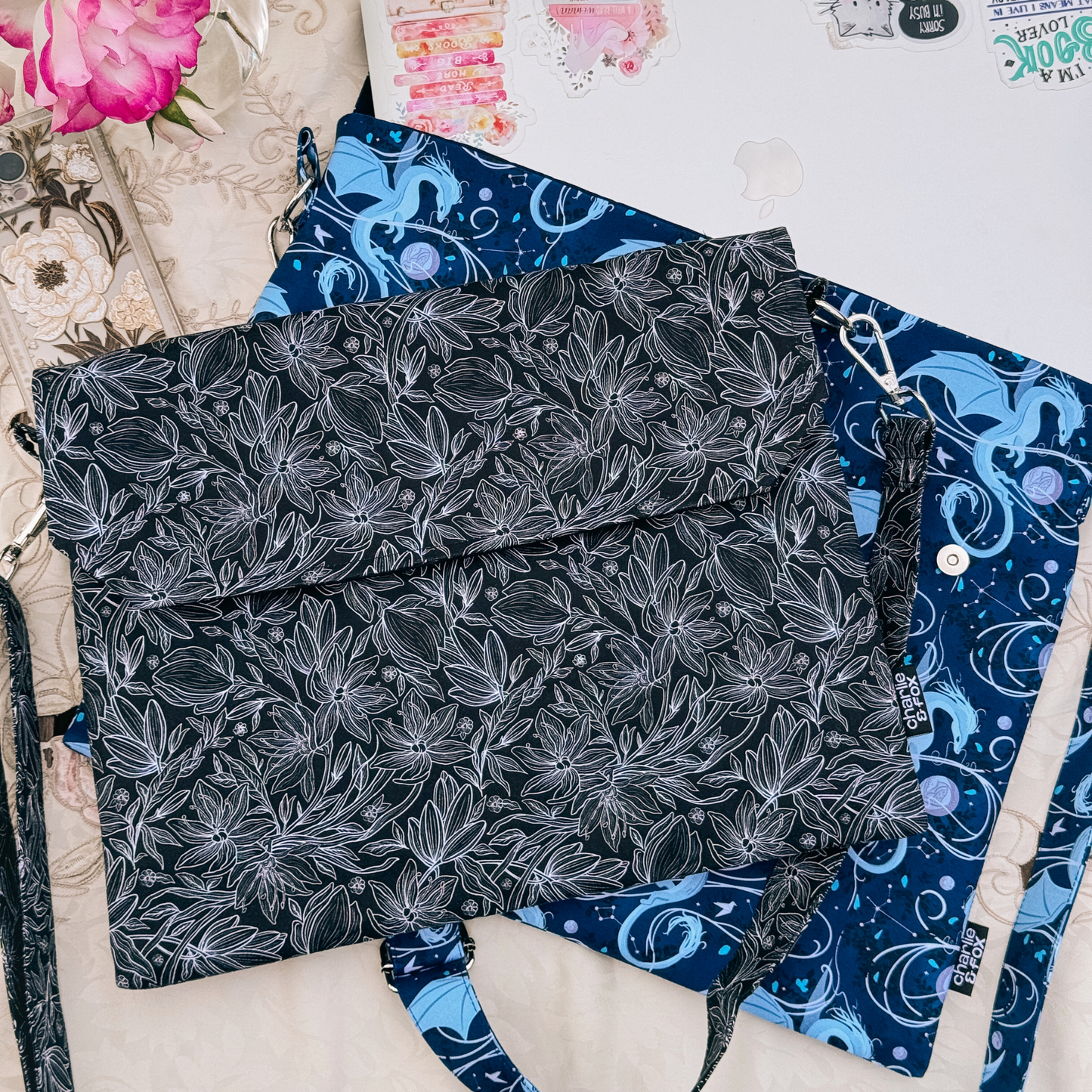 Moonplume satchel (When The Moon Hatched - Sarah A. Parker)