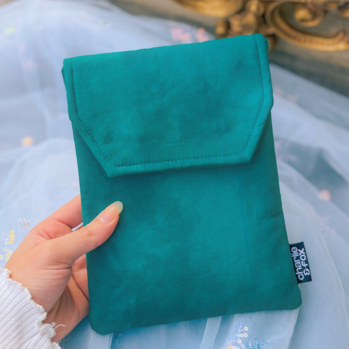 Wonderland in Teal e-reader sleeve