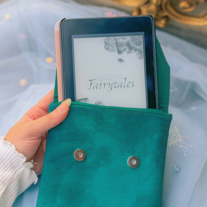 Wonderland in Teal e-reader sleeve