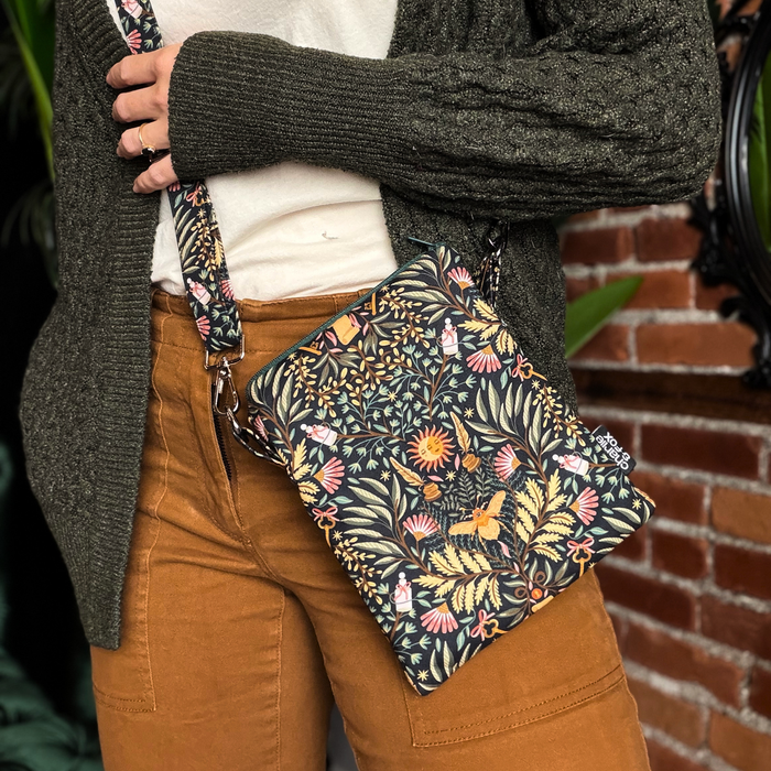 Archive Jungle crossbody sleeve